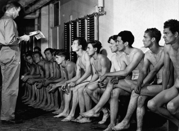 sexymenstraight:  Vintage soldiers - P2P1 - http://sexymenstraight.tumblr.com/post/148873534509P3