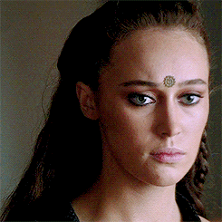reshopgoufa:lexagf:when some mentions Costiafam also that time she ‘this is sparta’d that guy off th