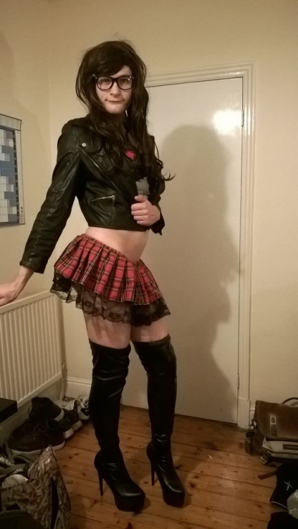 anotheramateurcrossdresser: More school girl photos. I actually like this outfit a lot, even though 
