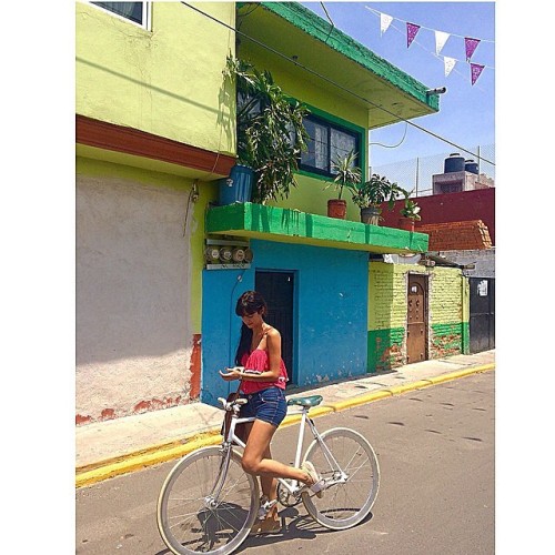 fixiegirls: Repost from @esyaya #bike #fixie #mexico #ride #fixiegirls #cholula #puebla #ilovemybike