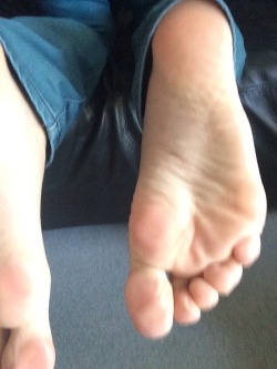 feetboy81:  Spying my Friends soles.:-) 