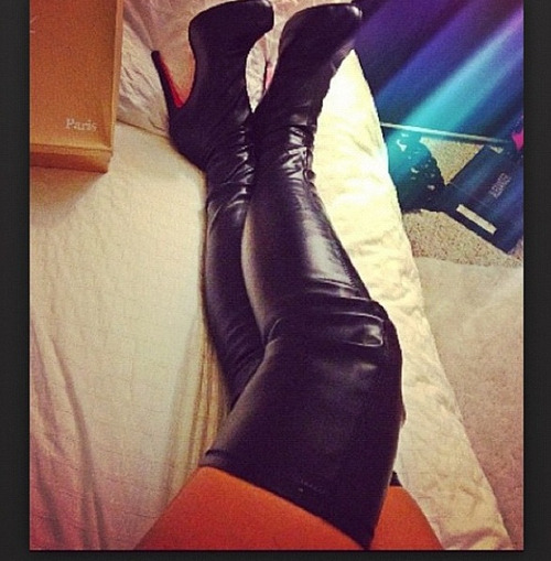 golddiggerr:  http://instagram.com/Msivana_
