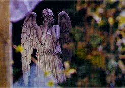 doctorwho:  Duck, now. Doctor Who Series 3: Blink