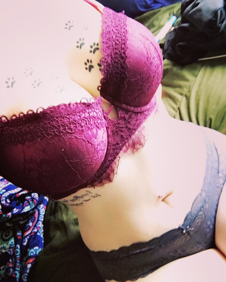 kenzierose-suicide:  Reblog if curvy girls are your favorite 