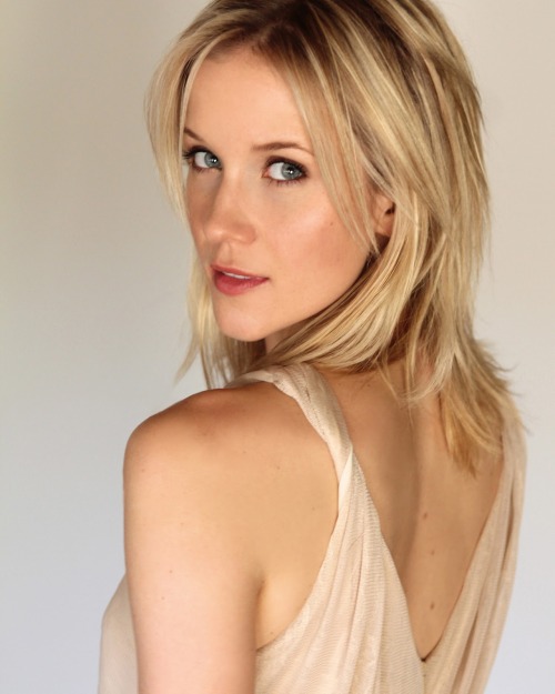 therandombeauty:  Jessy Schram