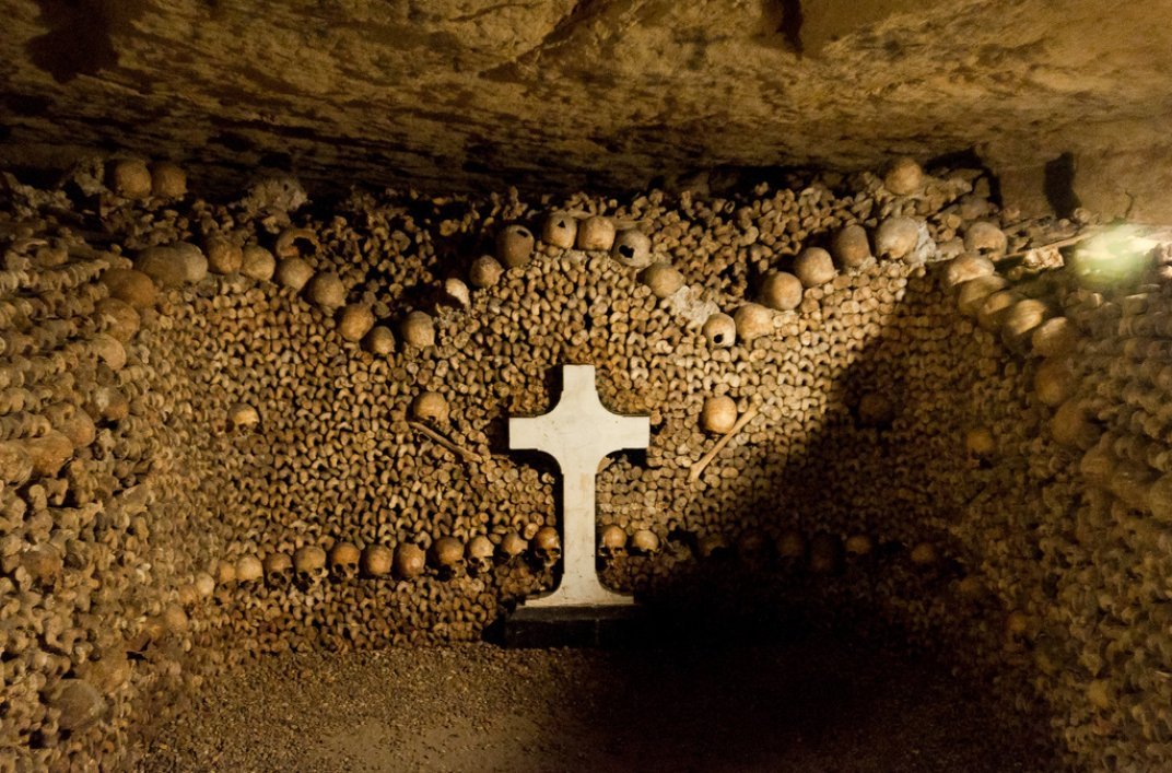 c-atty:  fuckyeahhauntedplaces:  The Paris Catacombs - France Beneath the streets