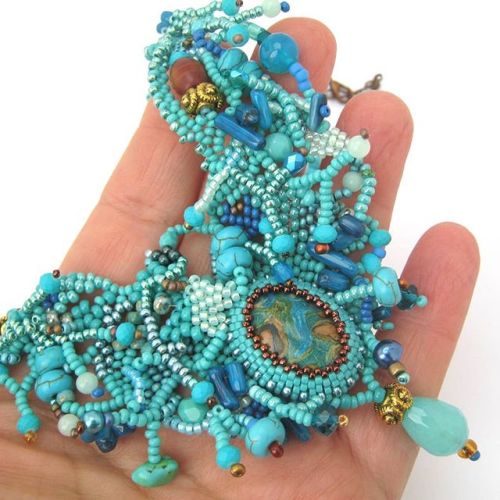 #turquoise #necklaces #beadwork #bluejewelry #jewelry #etsyshop #unique #giftideas #freeform 