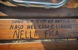 veritasuimuri:  Siamo ragazzi di oggi Zingari di professione Con i giorni davanti E in mente un'illusione Noi siamo fatti così Guardiamo sempre al futuro E così immaginiamo Un mondo meno duro Grazie @sebastiano220702 🙏🏻 ragazzo all’antica  {{SEGUITE