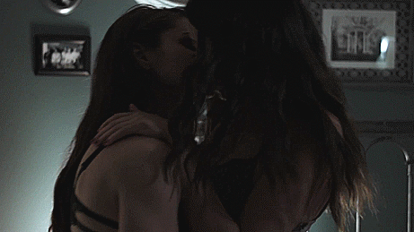 idrathergoforgirls:  ;