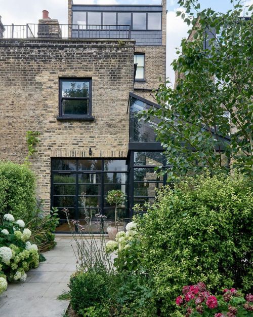 Home in Highbury Hill, north London by Blee Halligan Architects. #greenery #landscaping #landscape #