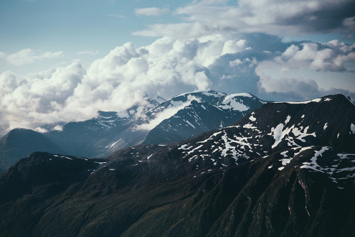 Cloud Theater. Ormula by Paulina Wierzgacz