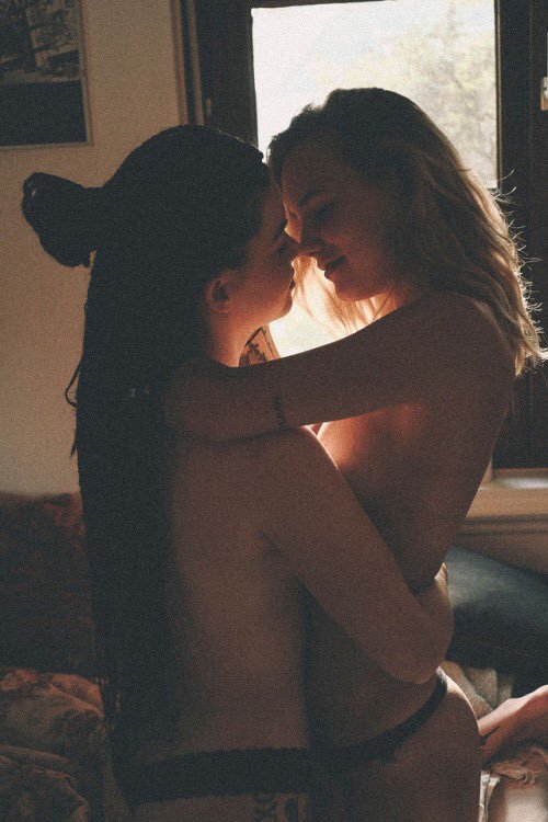 #LoveGirls #Girlsongirls #Lesbian #Lesbicas #Kiss #Beijo #Amor