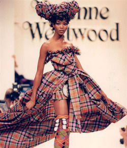 cair–paravel:   Naomi Campbell for Vivienne