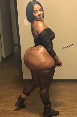 thickordie:  Damn..#Supadridri….#Natural #thickness #beautiful #tagafriend #follow4like #organic #dumbthick #booty #ass #gorgeous #Turnup #damn #wow #thicker #baddie #like4like #pool #poolside #swimmer #wow #edibles #cameltoes #thong #body #fitness