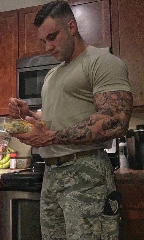 jeffandnateapproved:  bootsize13:  militarydawg:    Fucking built  Jeff & Nate Approved! 🇺🇸👍🏻