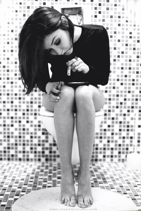 bestway64: west-c0-ast: Cocaine in the toilet on We Heart It - weheartit.com/entry/125900918 