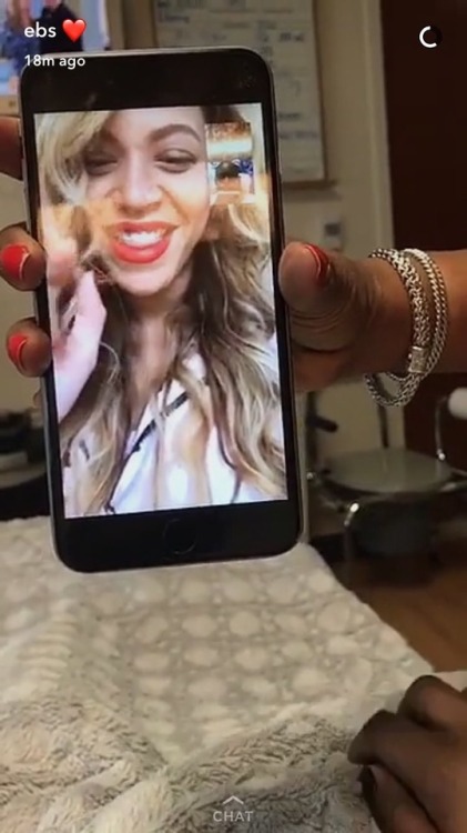 jayoncecarter:March 22, 2017Beyoncé FaceTimes a fan, Ebony, who has cancer, and her last wish was to