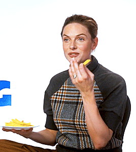 diantos:‘Rebecca Ferguson reveals her unique style of eating fries’ AKA name one dork who’s better a