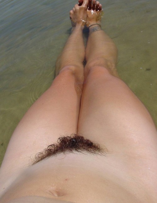 Porn hairy-teeners:  Veronica 19 selfies  photos