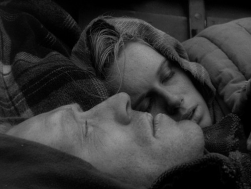 ozu-teapot:Skammen (Shame) - Ingmar Bergman - 1968Max von Sydow, Liv Ullmann