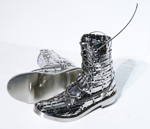 itscolossal: Stainless Steel Razor Blades Compose Sculptures of Garments and Household Objects by Tayeba Begum Lipi