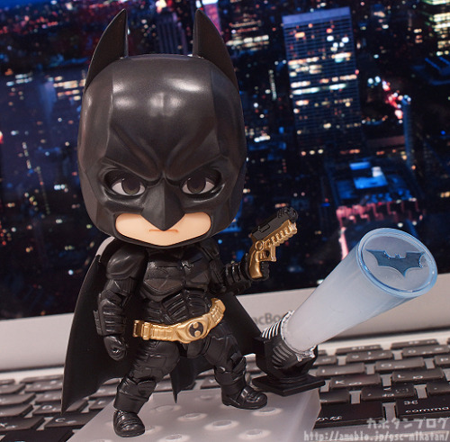 Nendoroid Batman: Hero’s Edition -source- OMG!!! He’s so cute >.<