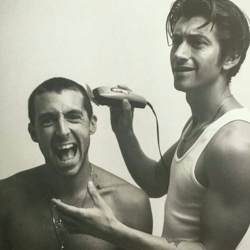 ohmilex:Alex Turner has strong arms because he is always brushing his hair.