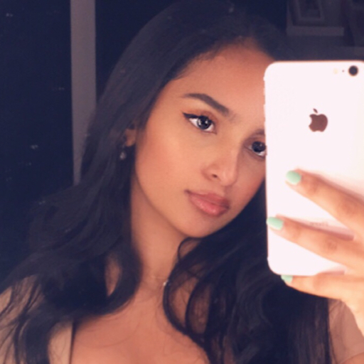 arabixanmamii:  4 hours with the right person feels like 3 minutes. 