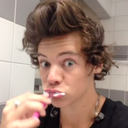 catinthehaz:  hazavenue:  take me home tour more like take me to the nearest mental