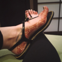 theprettygoodfoot:  Red toes and wrinkled