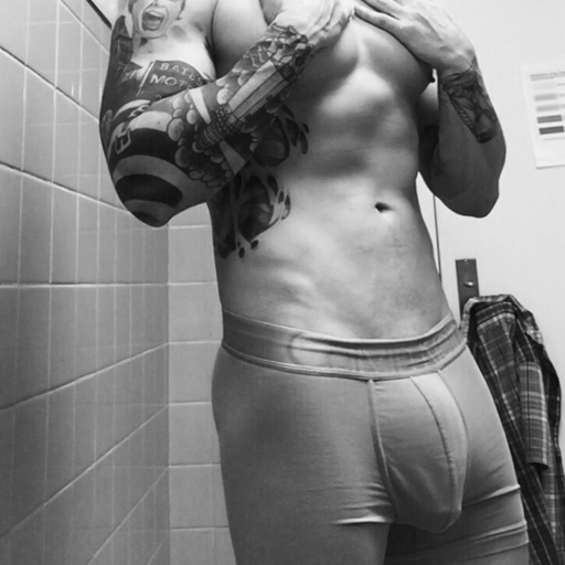 bulgeluvin:I posted this when I first started the blog - worth a repost. Grey sweats commando are the best. Yum.