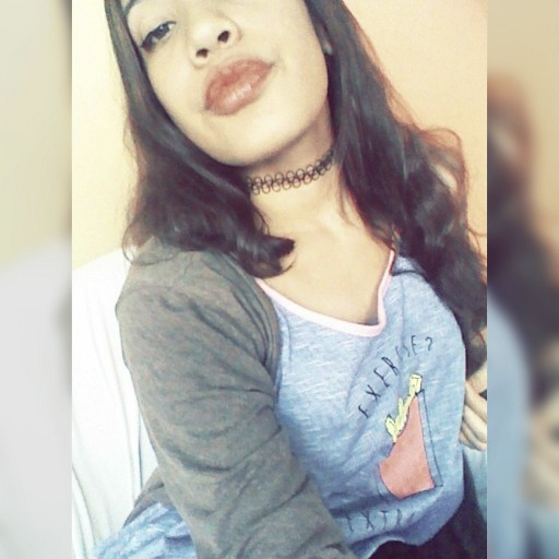 Él era un completo idiota, pero a pesar de ser así, era la persona más tierna del mundo. Y yo moría por él.