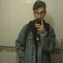 Salir con mochila y no llevar nada adentro.