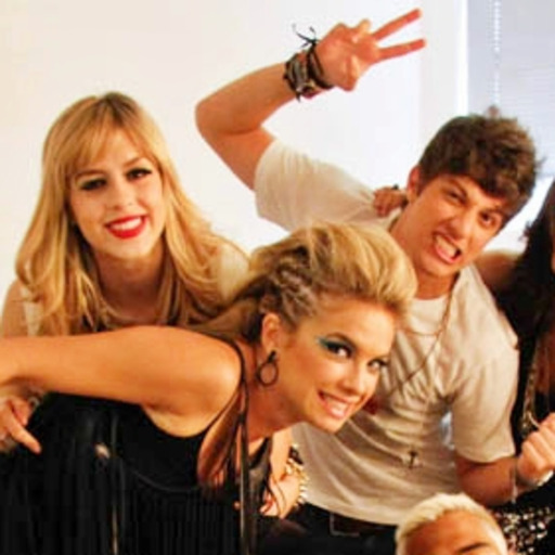  Awn, socorro, que voz perfeita! =’) 