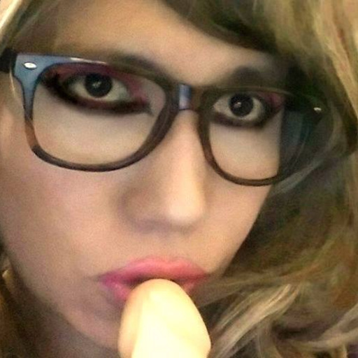 paulina-sissygurl:  Do you want my lollypop!?