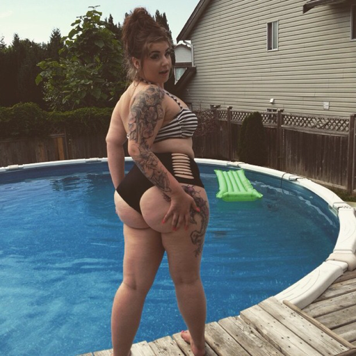 thicksnoww:  Keep a bad Chick around me  Dat ass is fiiiine