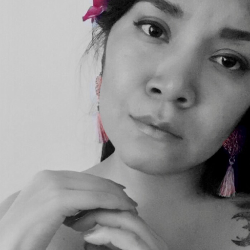 No busco despertar de mi letargo, quiero permanecer en él sin importar los daños. Aunque el mundo comience a ser desconocido, aunque sea yo, quien se convierta en un extraño.