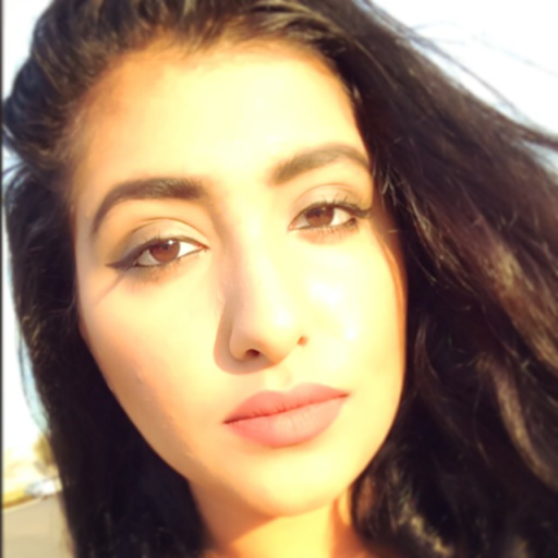 westcoastgoddess:  In America if you see an Indian woman wearing a bindi she’s strange and need to be more “American” for your likings. If a white woman does it, it’s thought of as fashionable. 