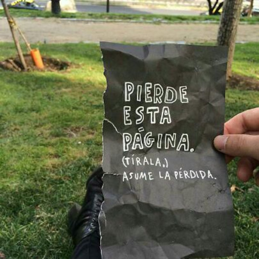 Weón siéntate, me da paja verte parao'