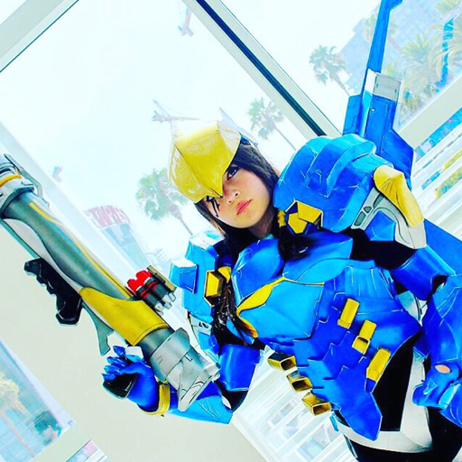 princesshelicopter: D.va’s MEKA is (barely) finished for AX! This was by far my favorite build that I’ve done, and I have plenty of updates planned for SDCC. Looking foward to seeing all the other Overwatch cosplayers. Expect pics/videos of the whole