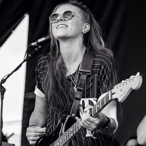 bulse:  sorry but lynn gunn is the hottest woman alive and she is more than welcome to marry me :-)