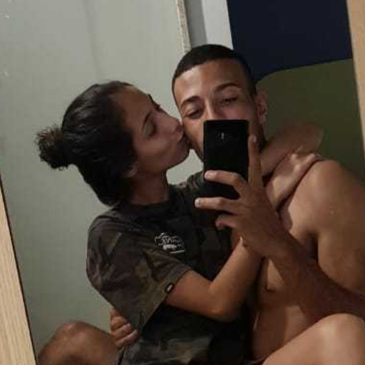 re-voltas: Estar presa ao seu abraço foi a melhor sensação que o meu coração já sentiu. A distância te trouxe pra mim.  