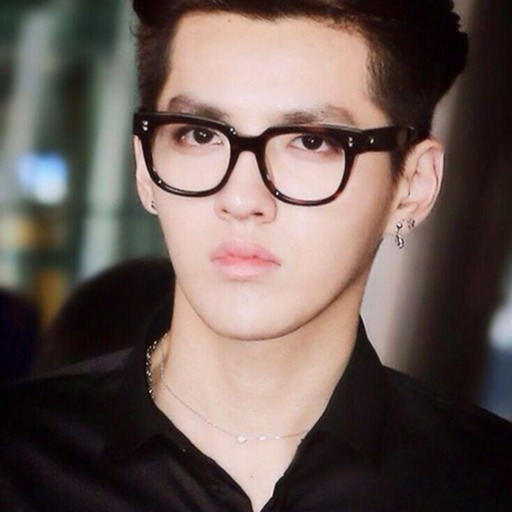 hoeforminho:  Anybody else catch Danny’s face though when Kris was like “this is gunna be a secret” ???   