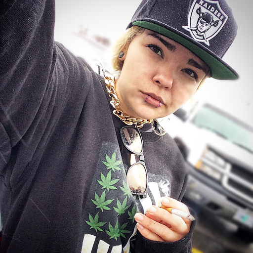 brittanybatman:  Bong Rips with yours truly😘