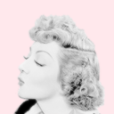 summers-in-hollywood:Marilyn Monroe entertaining