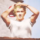 bummingar:  tomlinyeah:  hey niall girls