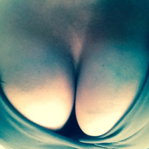 half-marathonman:  mustdou:  So full to night I have give a squirt,