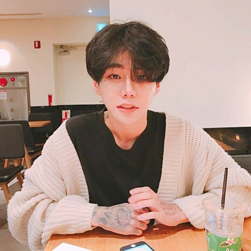 ulzzangb0y:    —♡༊ youh.lax 