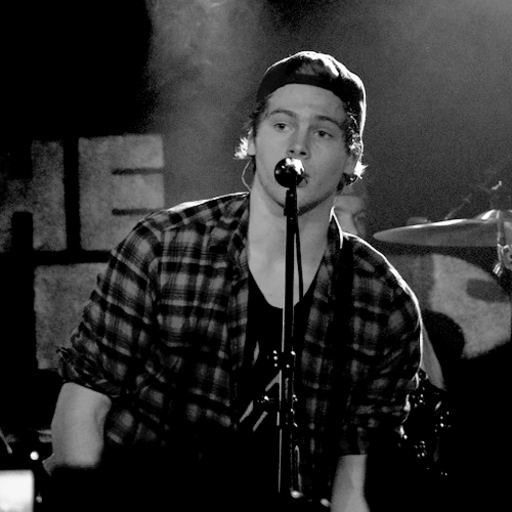 hemmingstwerk:  petition for calum to do a cover of girls by the 1975 