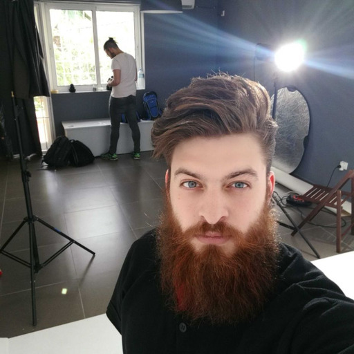 evilredman:  Να βρείτε ένα κορίτσι να μοιράζεστε την ίδια σοκολάτα, σκέψεις και να κάνει σεξ στο αυτοκίνητο, στο κρεβάτι κάνουν όλες